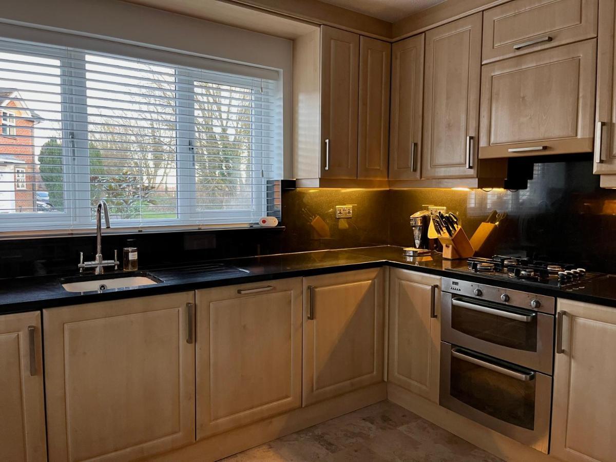 Stunning Beverley Bungalow W Fireplace, Private Parking, And Garden Eksteriør bilde