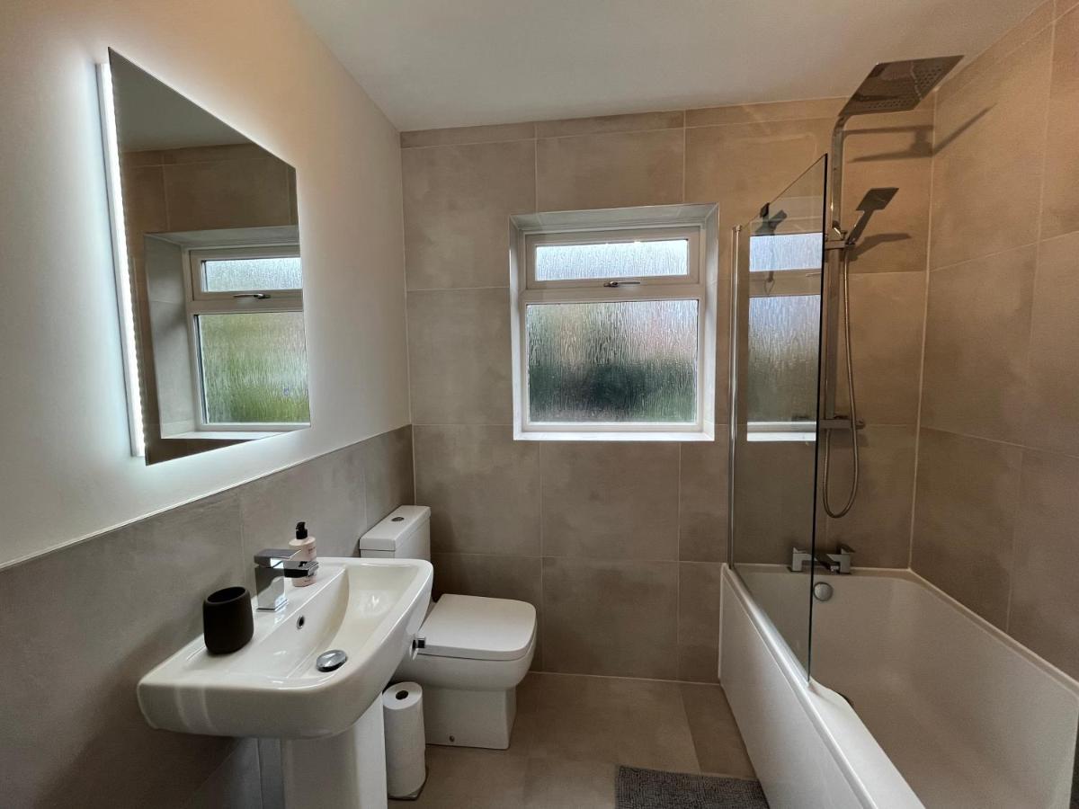 Stunning Beverley Bungalow W Fireplace, Private Parking, And Garden Eksteriør bilde