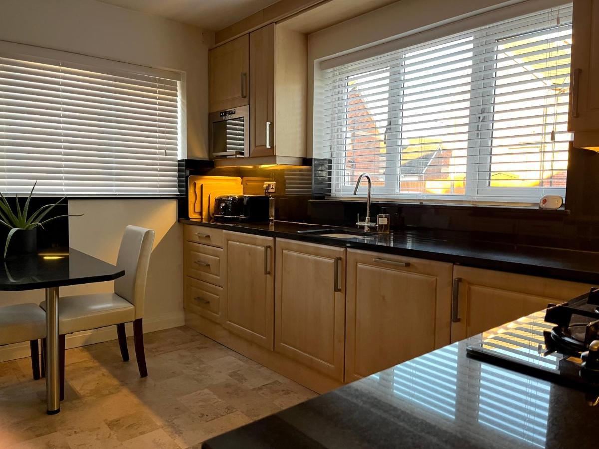 Stunning Beverley Bungalow W Fireplace, Private Parking, And Garden Eksteriør bilde