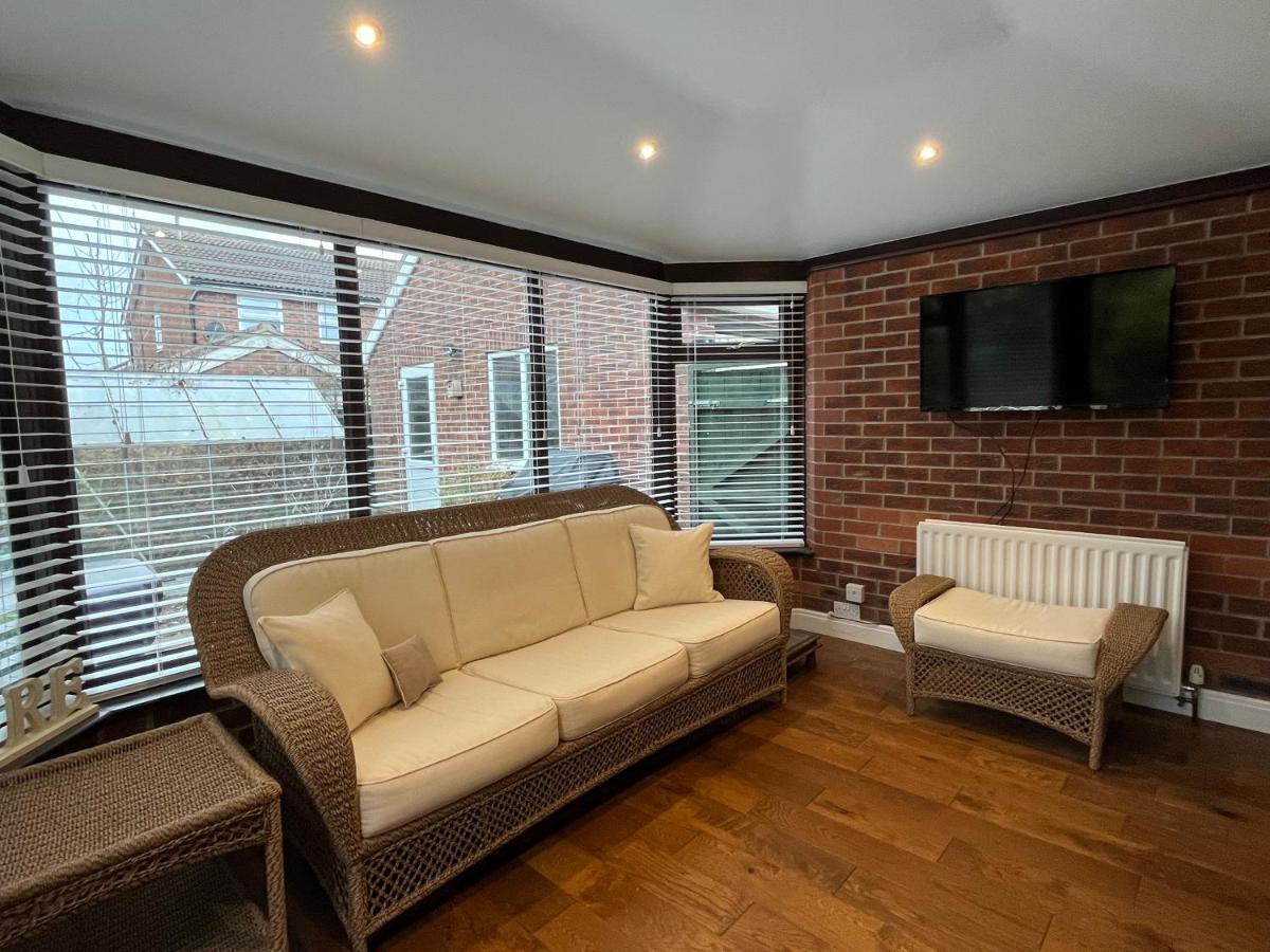 Stunning Beverley Bungalow W Fireplace, Private Parking, And Garden Eksteriør bilde