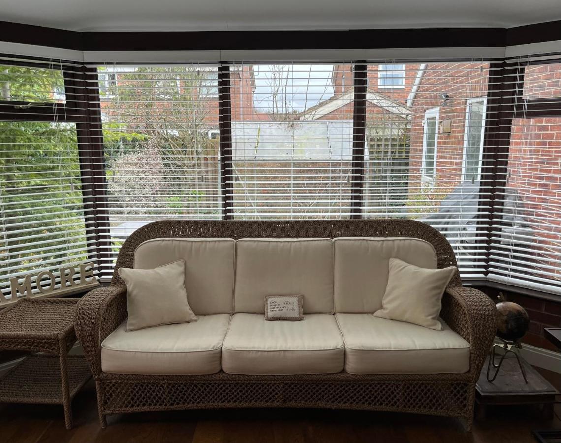 Stunning Beverley Bungalow W Fireplace, Private Parking, And Garden Eksteriør bilde