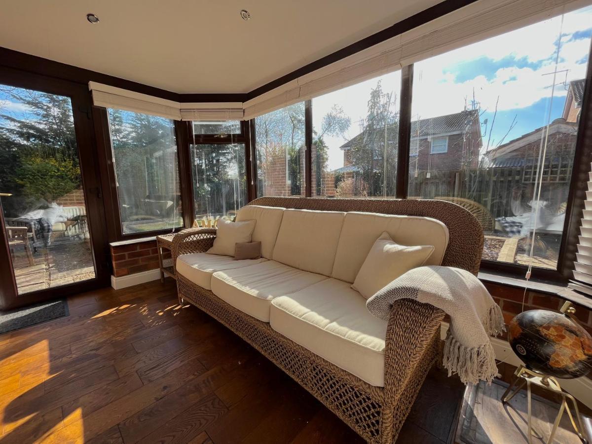 Stunning Beverley Bungalow W Fireplace, Private Parking, And Garden Eksteriør bilde