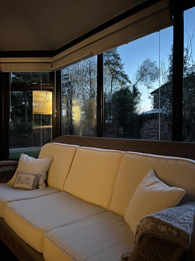 Stunning Beverley Bungalow W Fireplace, Private Parking, And Garden Eksteriør bilde